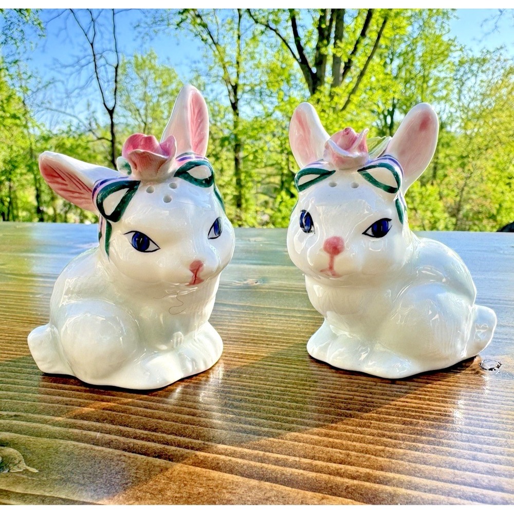 Vintage Bunny Salt Pepper Shakers Japan Ceramic Easter Rabbits‎ Floral Pair